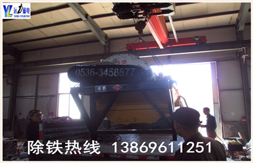 2.华体会体育官方网站
专业生产各种设备 干式磁选机,湿式磁选机,赤铁矿磁选机,褐铁矿磁选机,镜铁矿磁选机,锰矿磁选机等.拥有精良的加工设备,雄厚的科研力量,先进的工艺编排和现代化的管理,是磁选机设备定点生产企业.我们为客户提供优质的售前技术服务,认真介绍各种设备的技术特点.要求及用途,为客户提供详尽的设备配置和合理的报价,在保证质量的前提下尽量降低客户的投资成本.我厂有各类小型磁选机试验设备,可为用户免费做选矿试验.